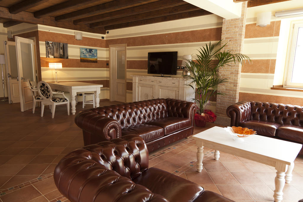 Agriturismo Creta Rossa Torre di Ruggiero Екстериор снимка